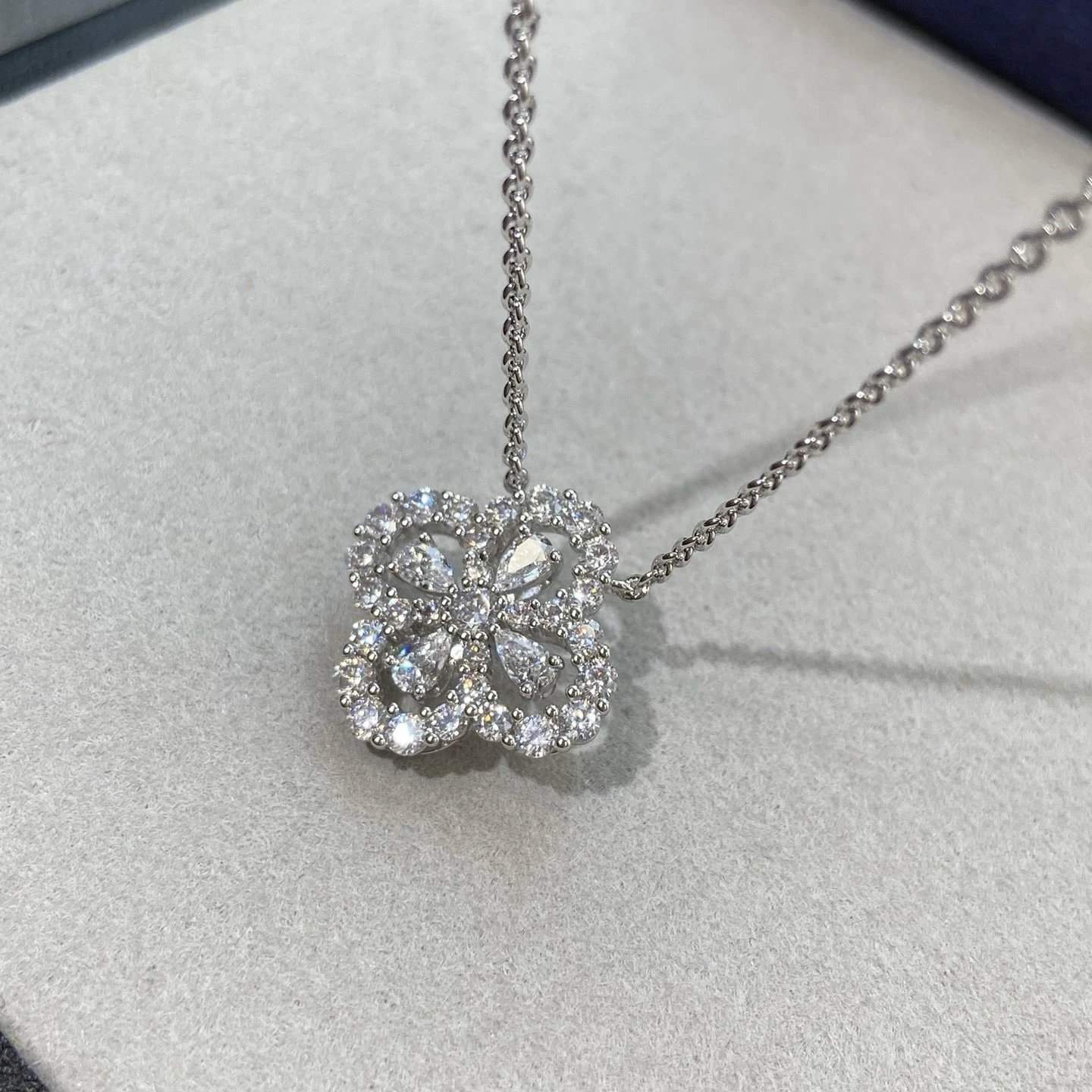 Design Four-Petal Flower Pendant Necklace with Sky Blue and Clear Crystals Jewelry - 2