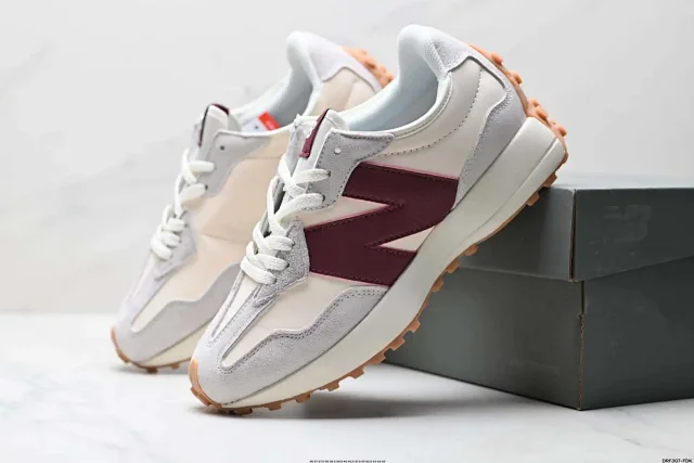 New Balance Sneakers 327 low-top with oversized N side logo and lug outsole product detail image 7