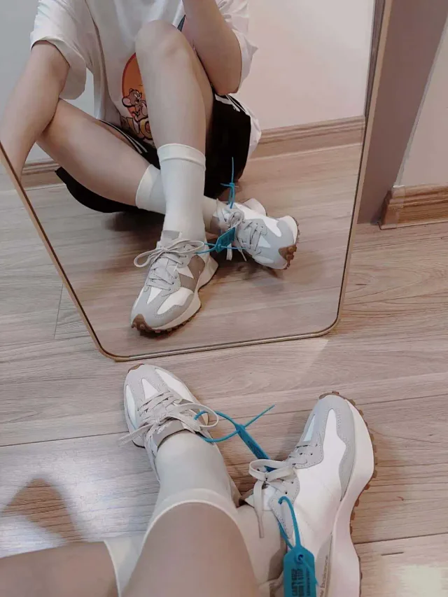 New Balance Sneakers 327 low-top with oversized N side logo and lug outsole product detail image 13