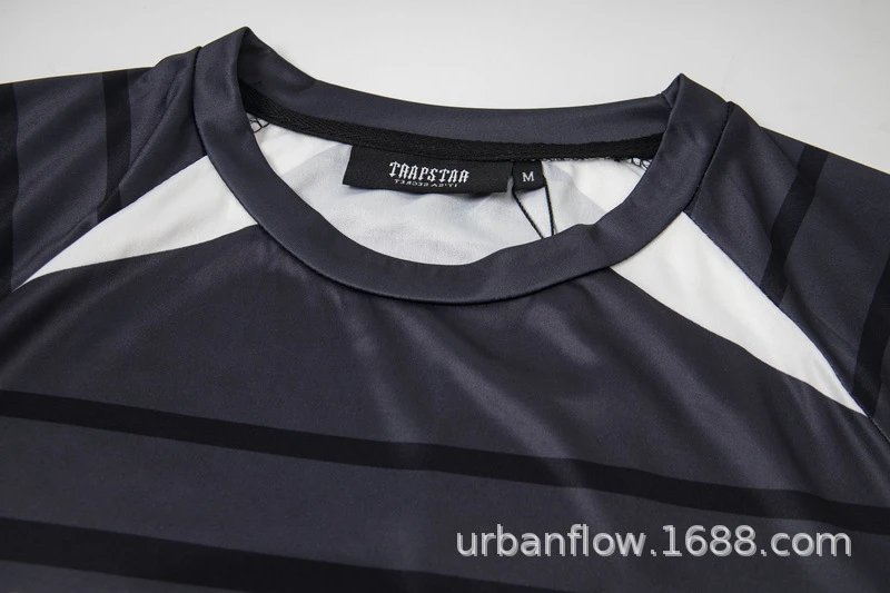 Trapstar Halftone Graphic Polo Black / White Polo Shirt - 12