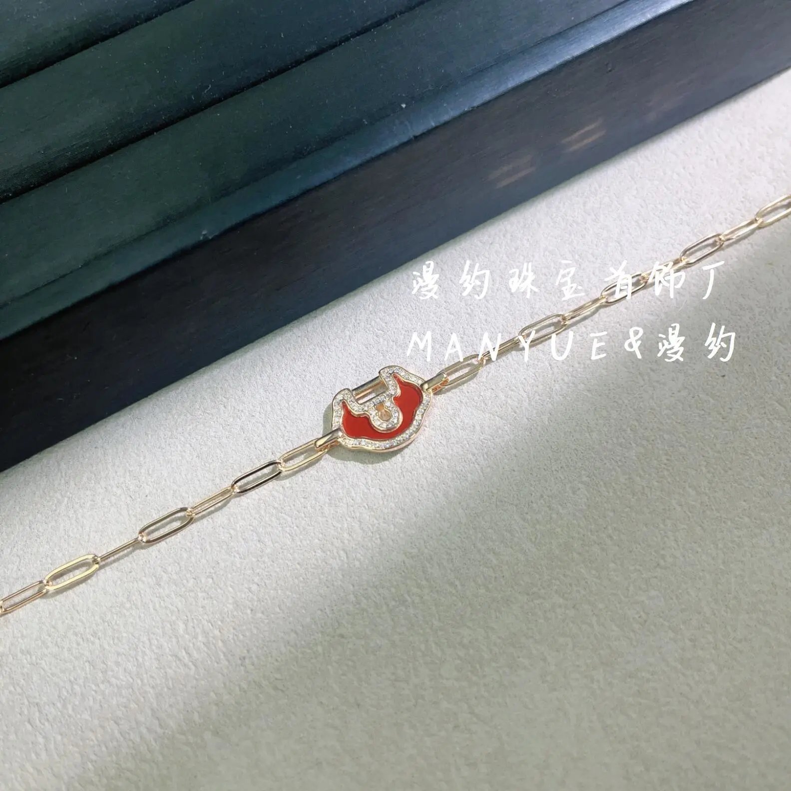 Design Manyue & Man Yue Green Jade Hand Motif Bracelet Jewelry - 9
