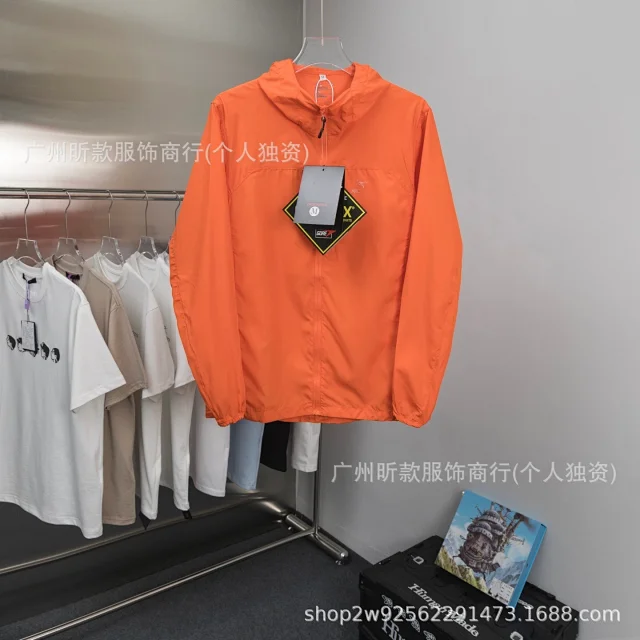 Arc'teryx Jackets Hooded lightweight zip jacket with pockets product detail image 12