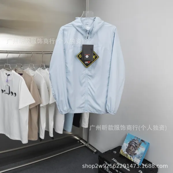 Design Gore-Tex Endorphin Lightweight Hooded Windbreaker Light Blue Outerwear Outerwear.windbreaker - 1
