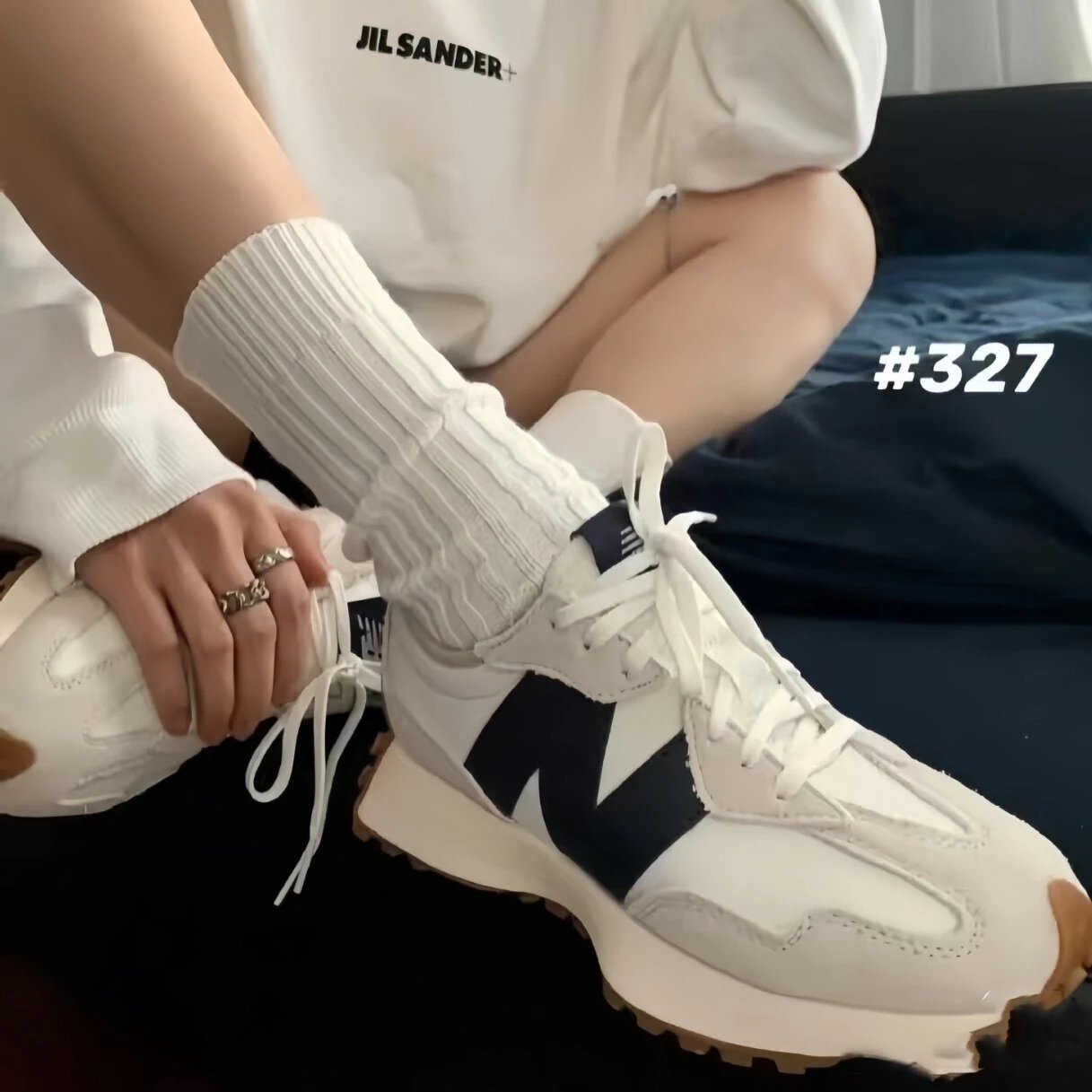 New Balance Sneakers 327 low-top with oversized N side logo and lug outsole image 2