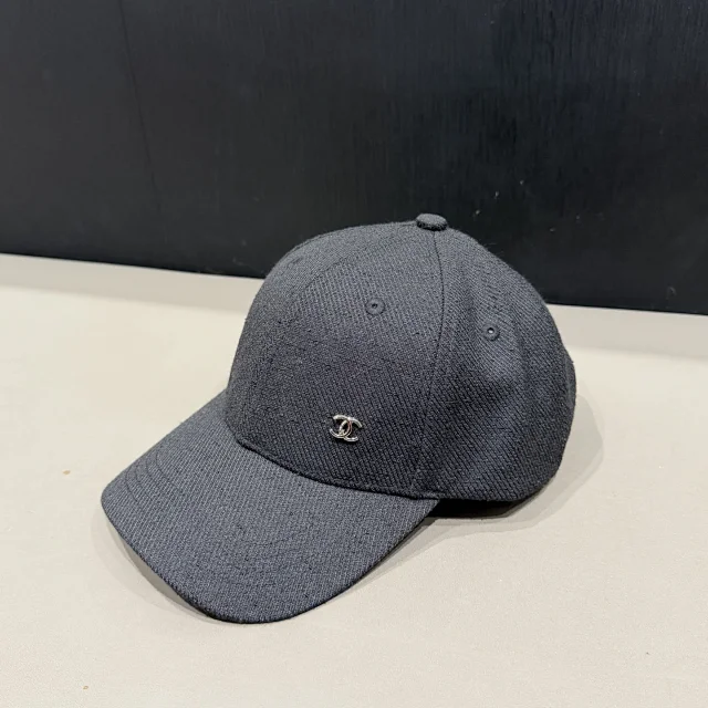 Miu Hats Distressed Logo Baseball Cap product detail image 4