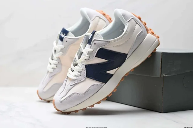 New Balance Sneakers 327 low-top with oversized N side logo and lug outsole product detail image 10