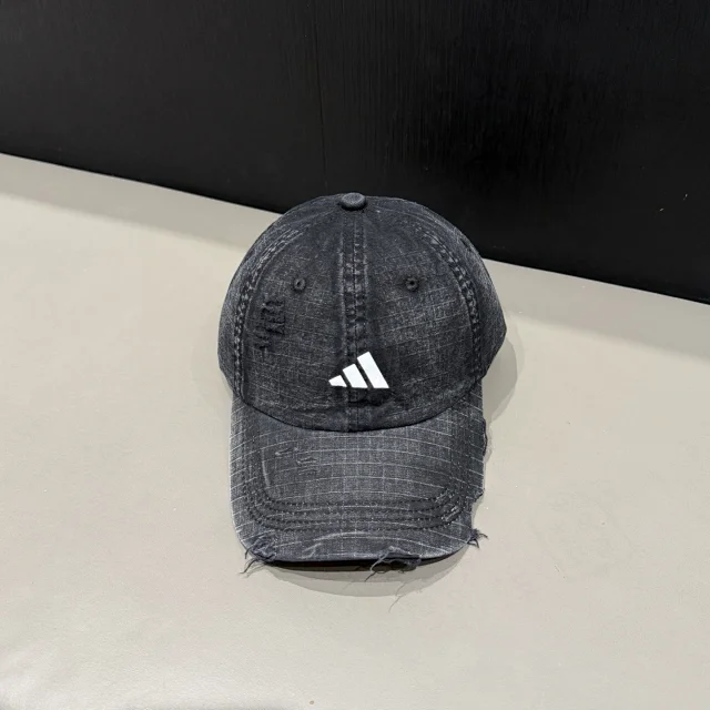 Miu Hats Distressed Logo Baseball Cap product detail image 14