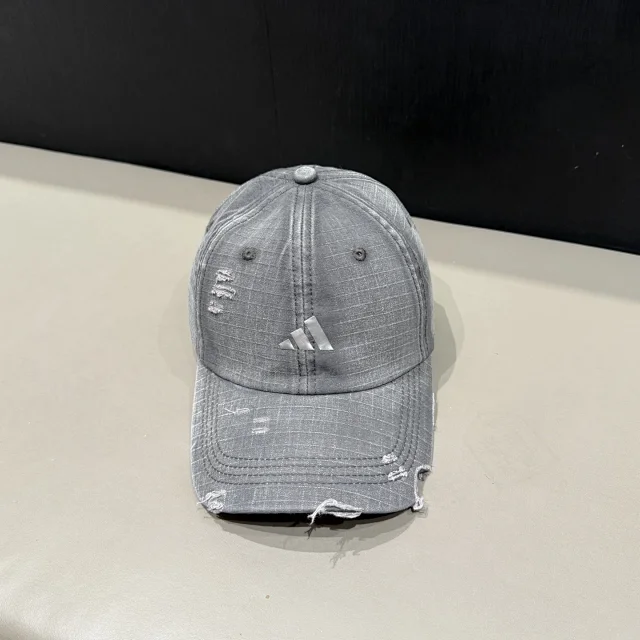 Miu Hats Distressed Logo Baseball Cap product detail image 18
