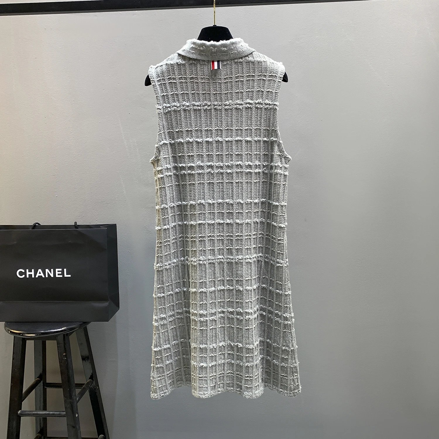 Chanel Tweed Collarless Sleeveless Dress in Gray-White - 4