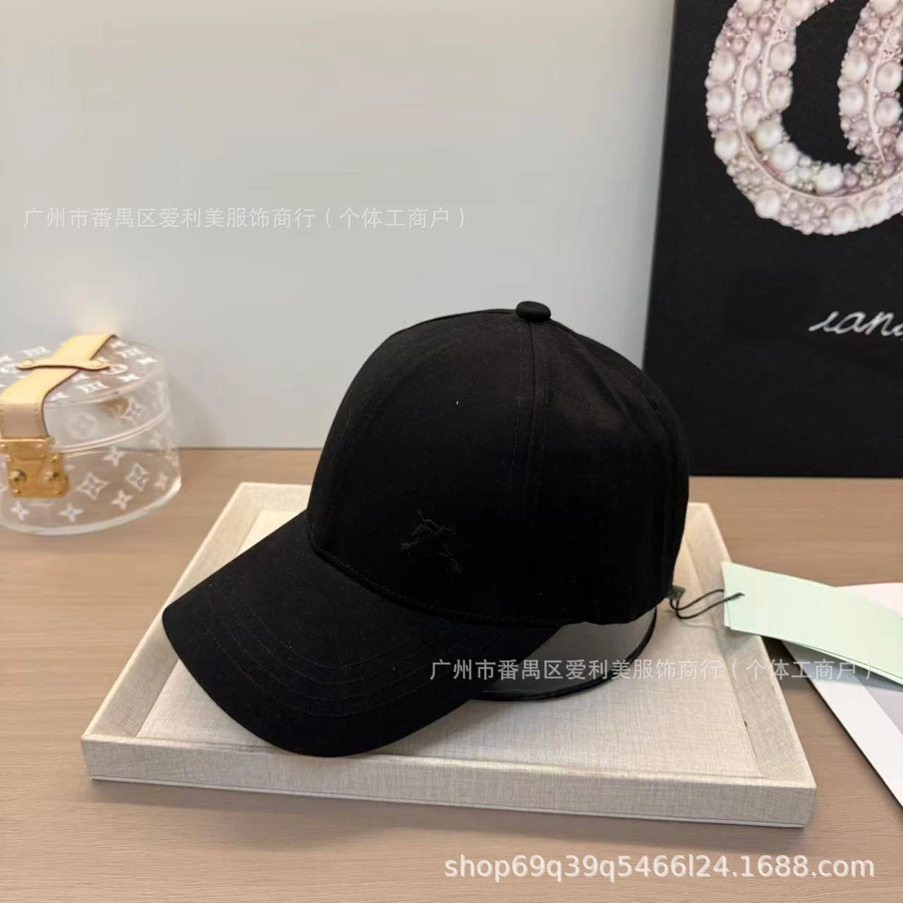 Design Embroidered Horse Motif Beige Baseball Cap - 4