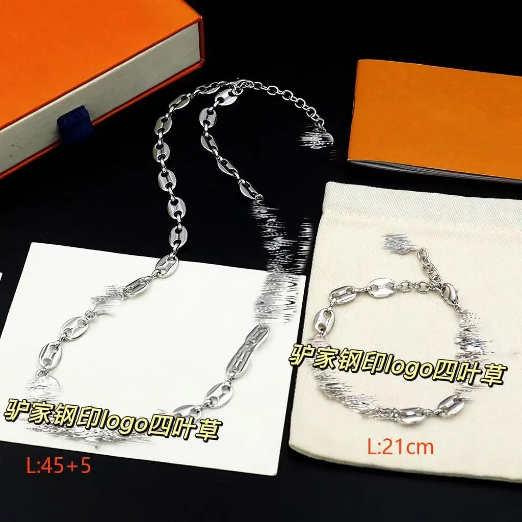 Design Four-Leaf Clover Logo Chain Necklace and Bracelet Set Bronze Jewelry - 3