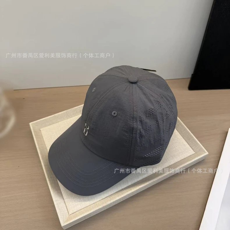 Design Minimalist Numeric '8' Embroidered White Baseball Cap - 30