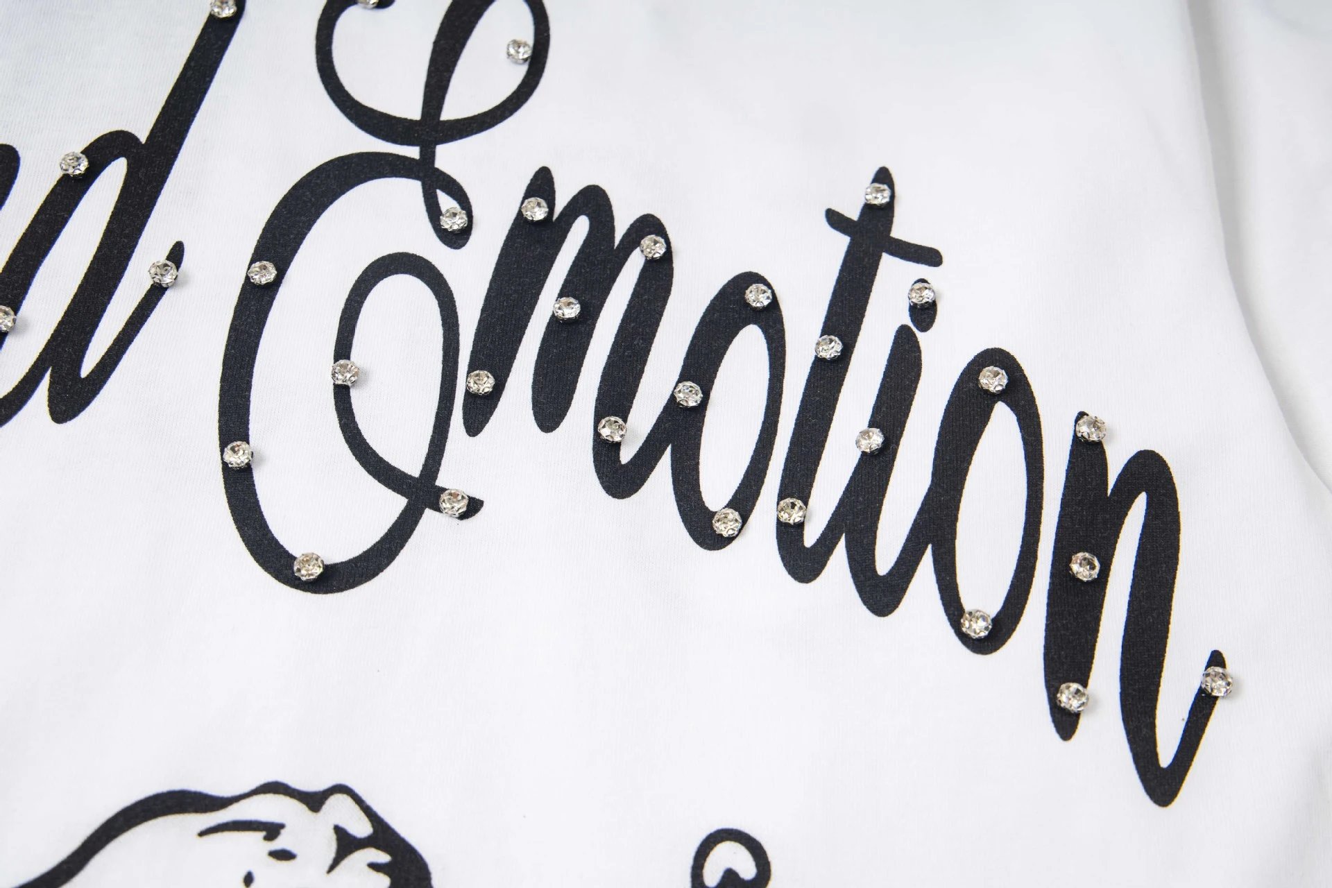 Design Mixed Emotion Cupid Graphic Cropped Long-Sleeve T-Shirt White T-Shirts - 5