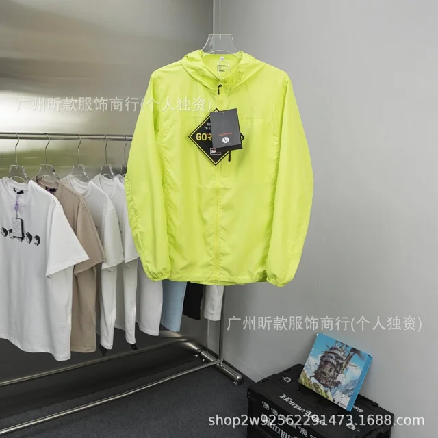 Arc'teryx Jackets Hooded lightweight zip jacket with pockets product detail image 13