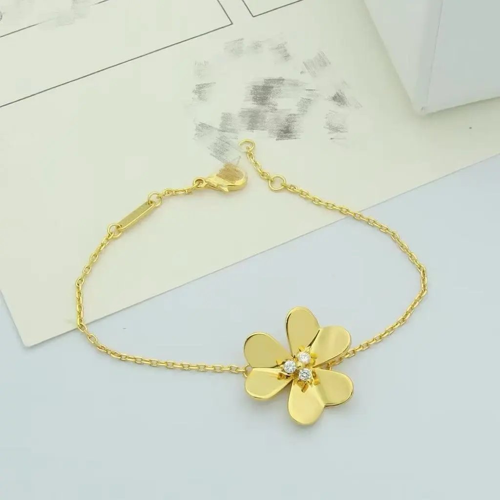 Van Cleef & Arpels Alhambra Four-Leaf Clover Rose Gold Diamond Bracelet Jewelry - 5