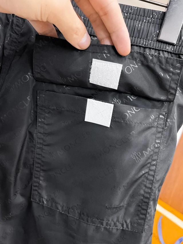 Moncler Shorts M242 logo-print drawstring product detail image 17