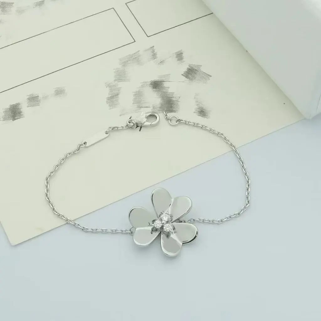 Van Cleef & Arpels Alhambra Four-Leaf Clover Rose Gold Diamond Bracelet Jewelry - 6