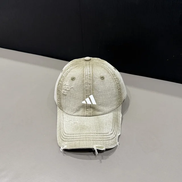 Miu Hats Distressed Logo Baseball Cap product detail image 15