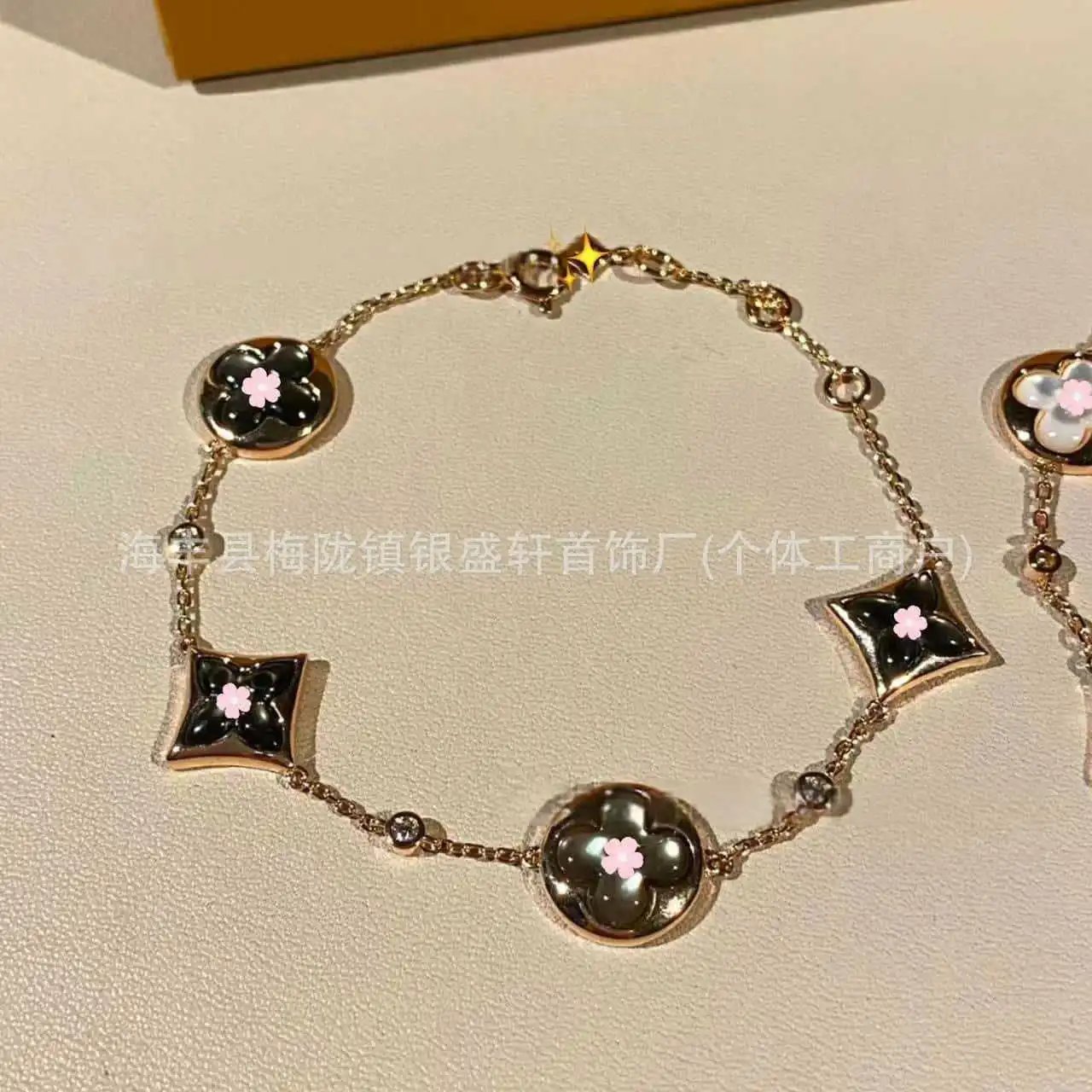 Design Floral Motif Charm Bracelet Silver Black Pink Bracelet - 2