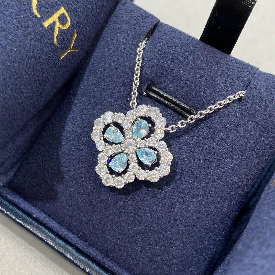 Design Four-Petal Flower Pendant Necklace with Sky Blue and Clear Crystals Jewelry - 4