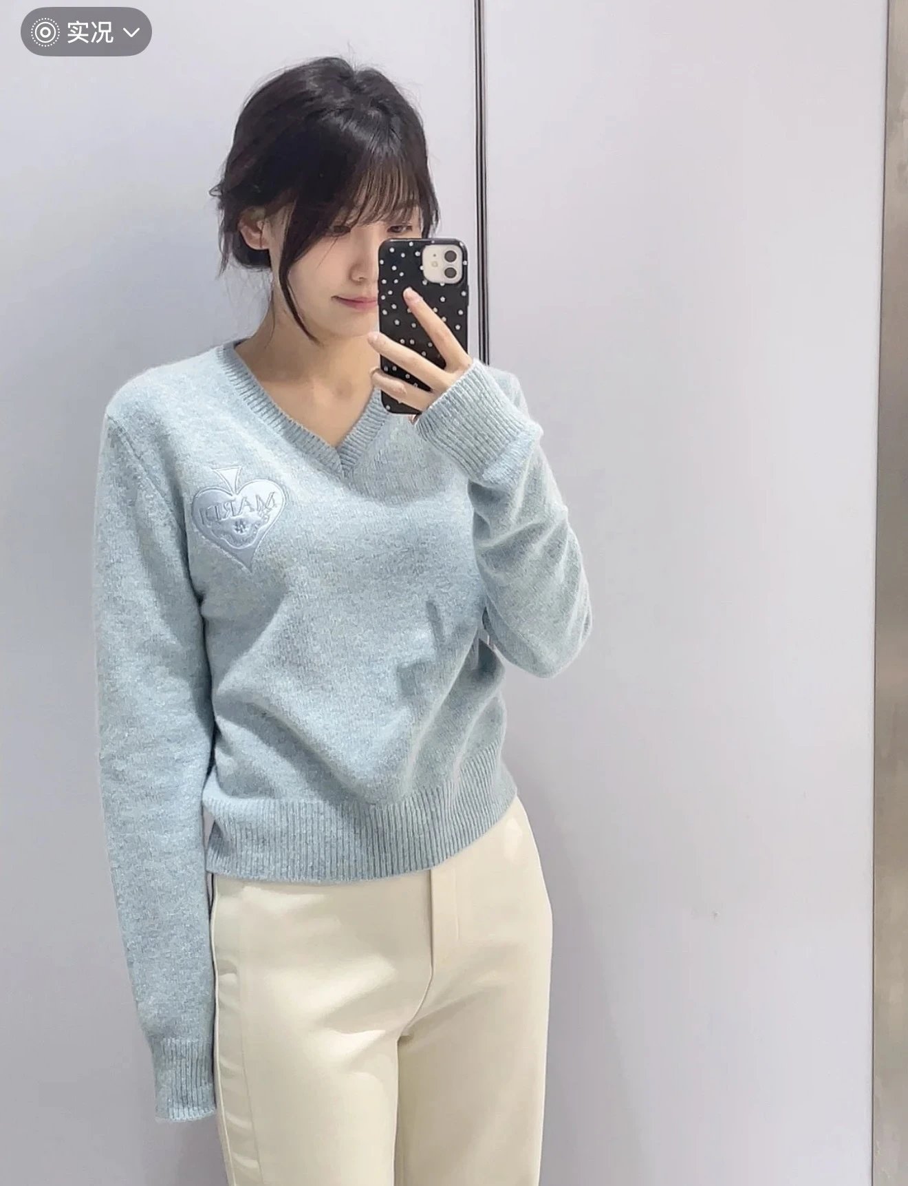 Mardi Mercredi Heart Embroidered V-Neck Sweater Gray - 6