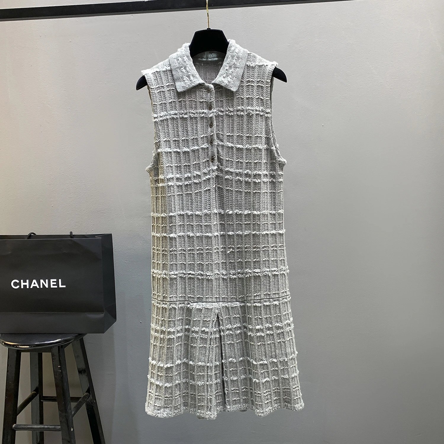 Chanel Tweed Collarless Sleeveless Dress in Gray-White - 3