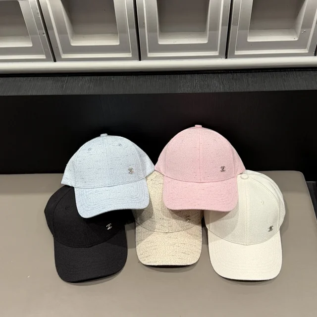 Miu Hats Distressed Logo Baseball Cap product detail image 1