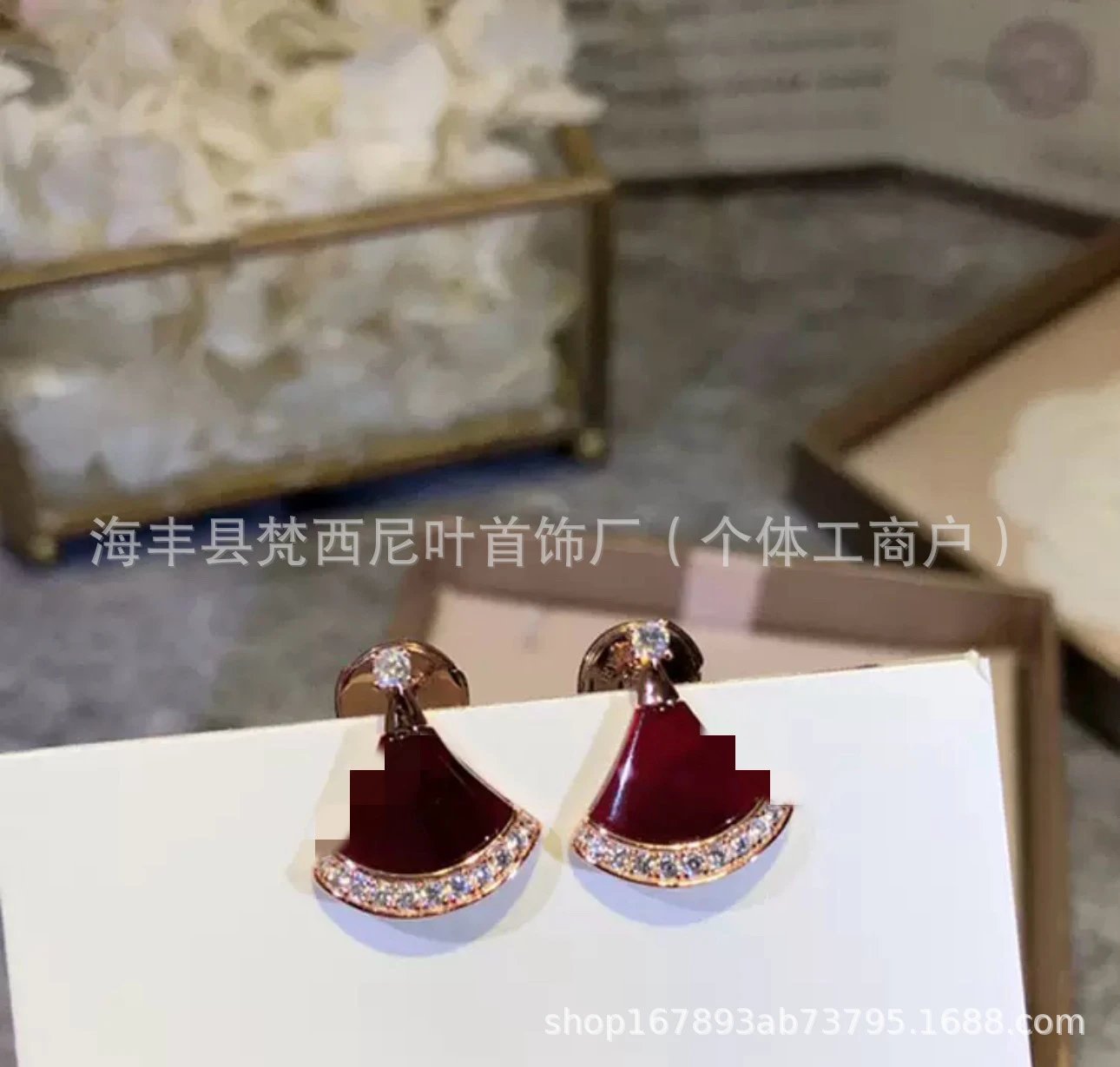 Design Fan-Shaped Mother-of-Pearl Earrings with Gold Plating and Cubic Zirconia Jewelry - 11