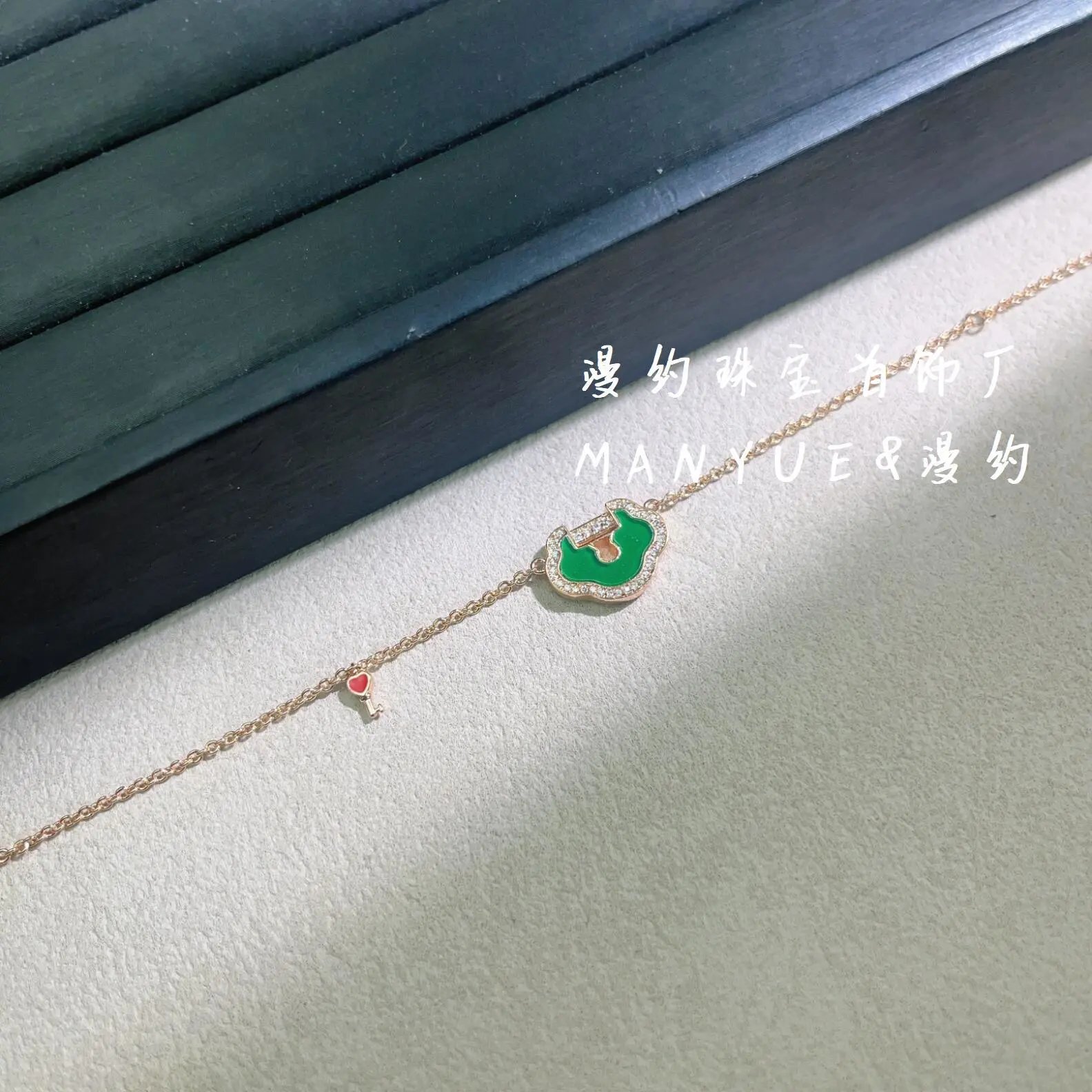 Design Manyue & Man Yue Green Jade Hand Motif Bracelet Jewelry - 8