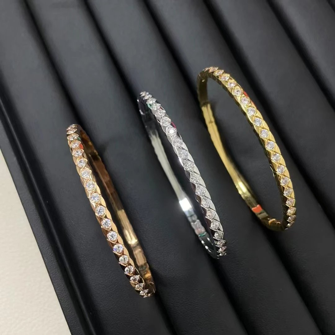Design Diamond-Set Twisted Gold Bangle Bracelet Jewelry - 3