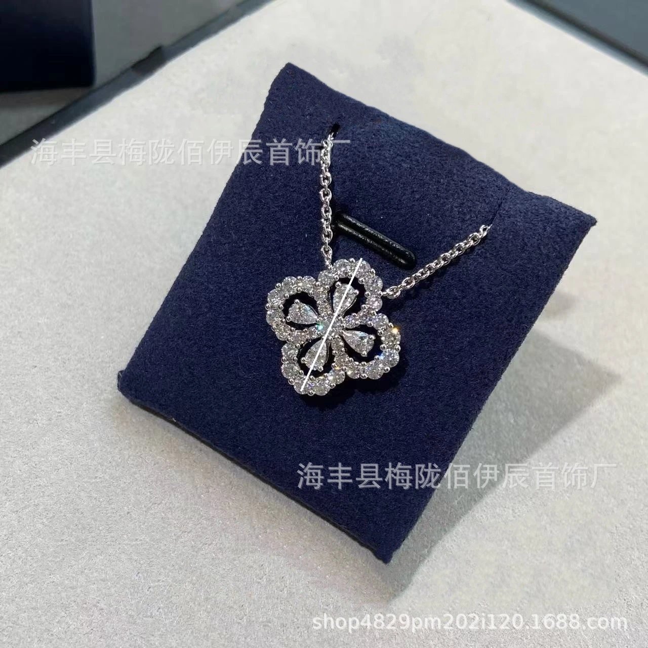 Crystal Clover Penda