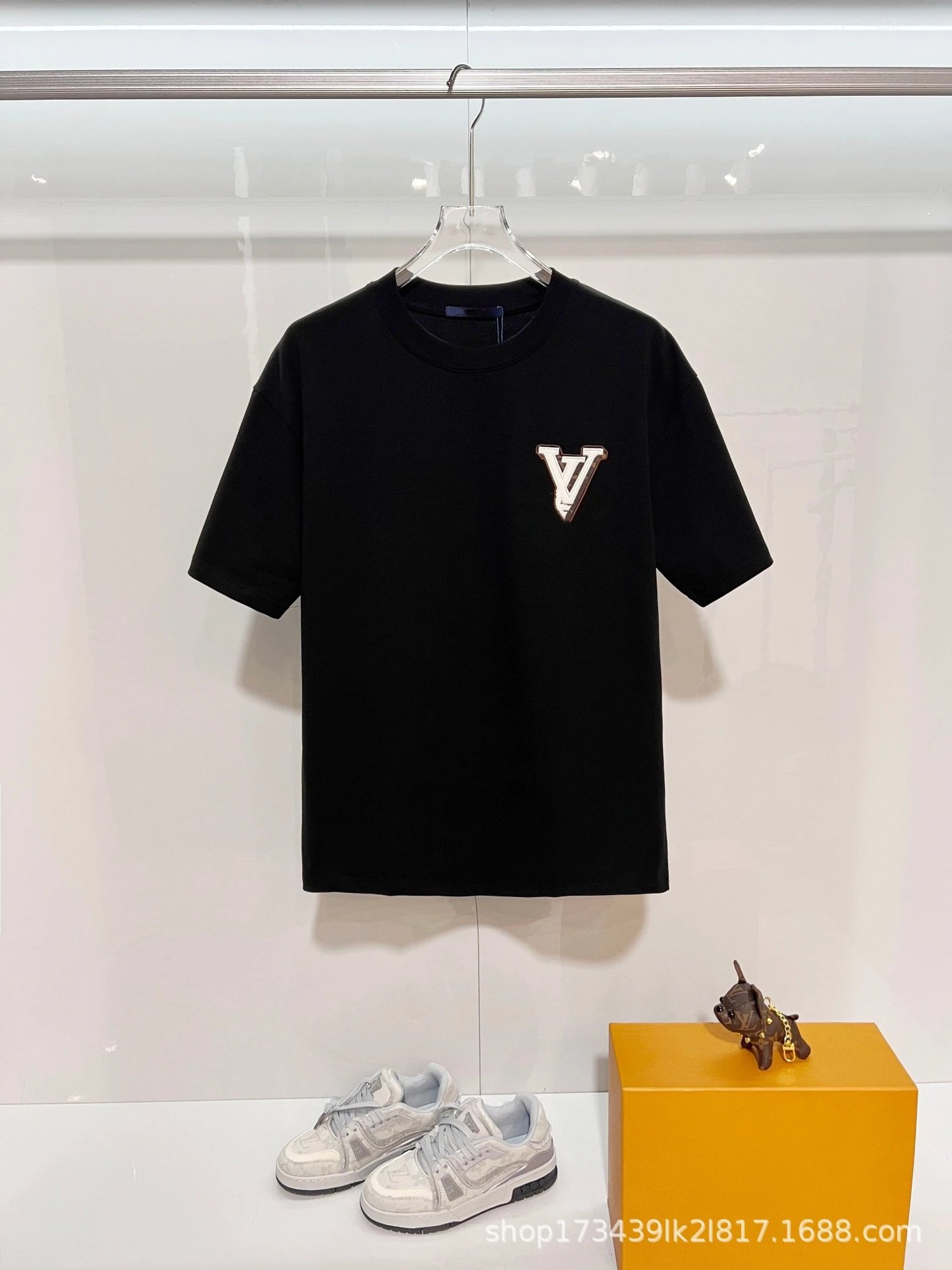 Valentino V Logo Embroidered Black T-Shirt - 16