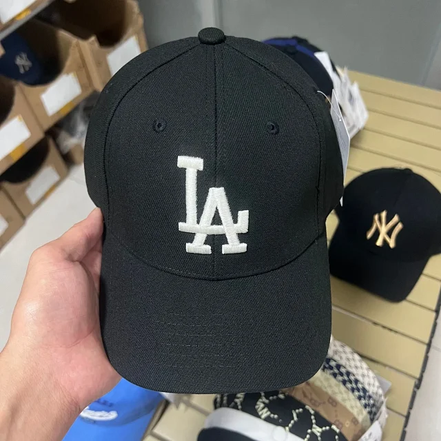 MLB Hats Adjustable curved-brim baseball cap with embroidered New York Yankees logo product detail image 32