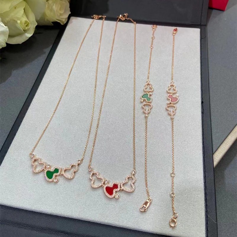 Van Cleef & Arpels Alhambra Motif Heart Bracelet Red and Green Enamel Gold Bracelets Jewelry - 2