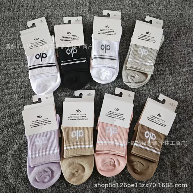 Alo Socks Unisex Half-Crew Understated Sock product detail image 3