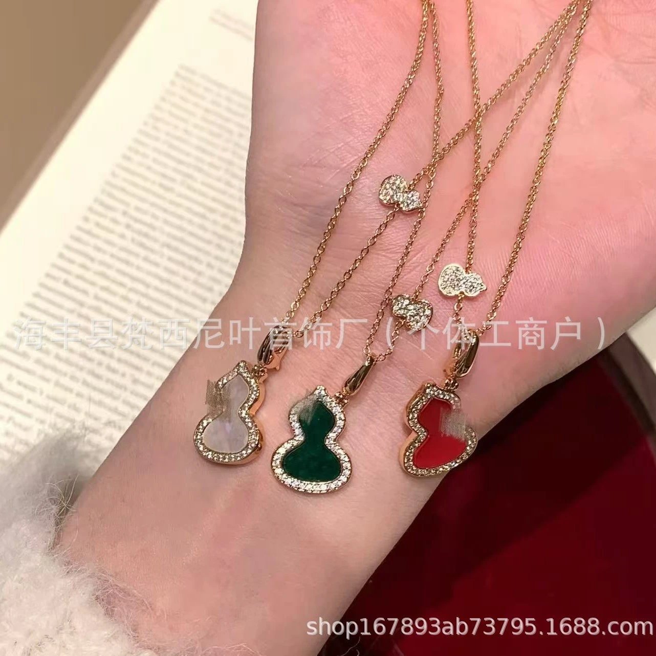 Gourd Pendant Neckla