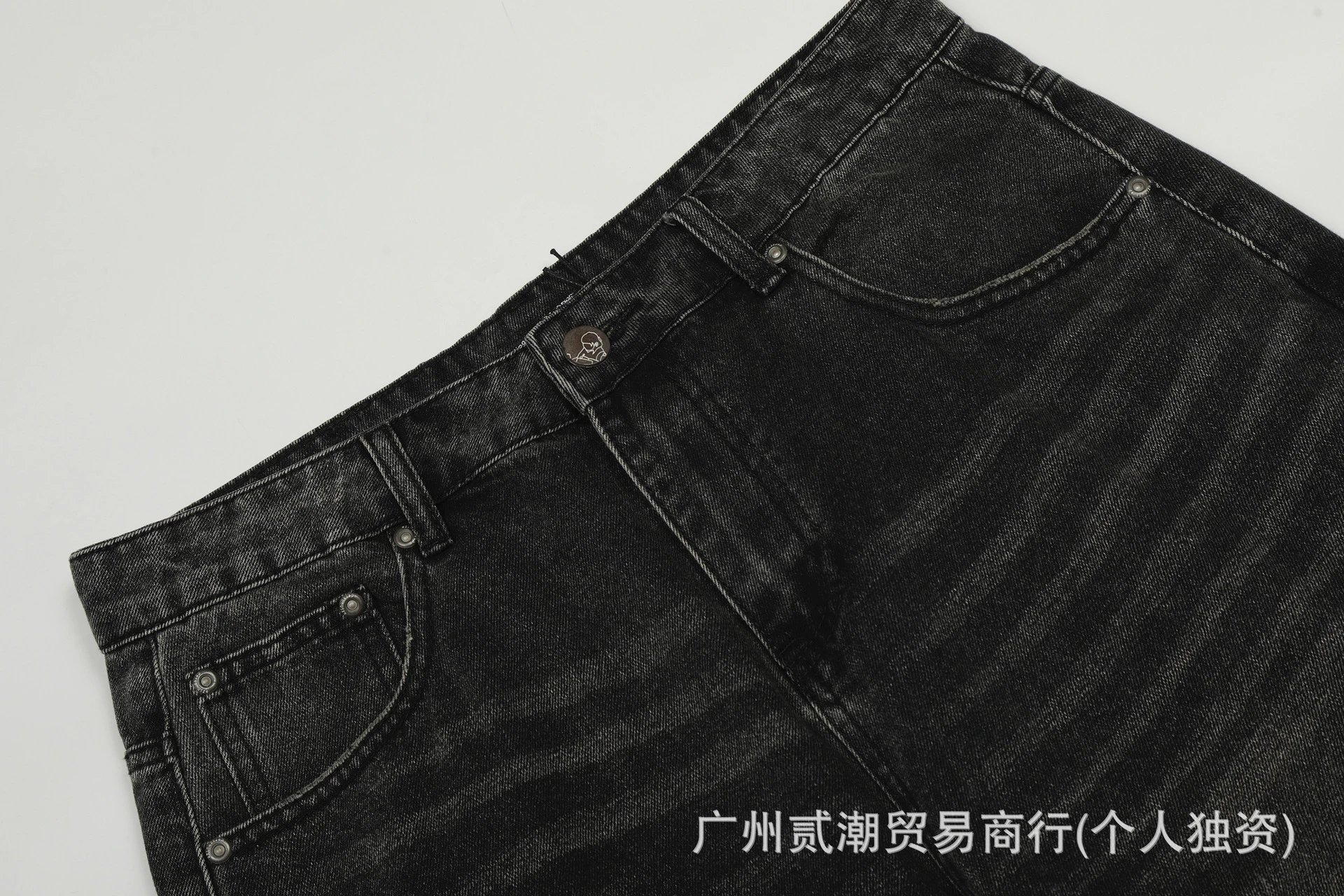 Design SCHYBE Embroidered Bear Motif Light Wash Jeans - 22