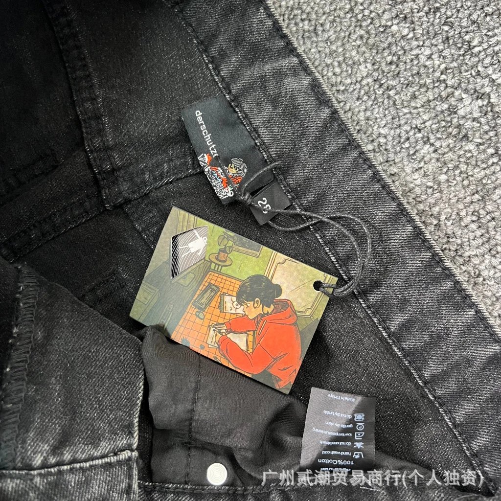 Design SCHYBE Embroidered Bear Motif Light Wash Jeans - 12