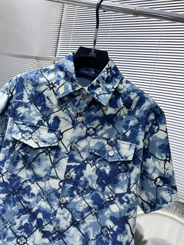 Louis Vuitton Matching Sets Short-Sleeve Shirt and Shorts Set product detail image 4