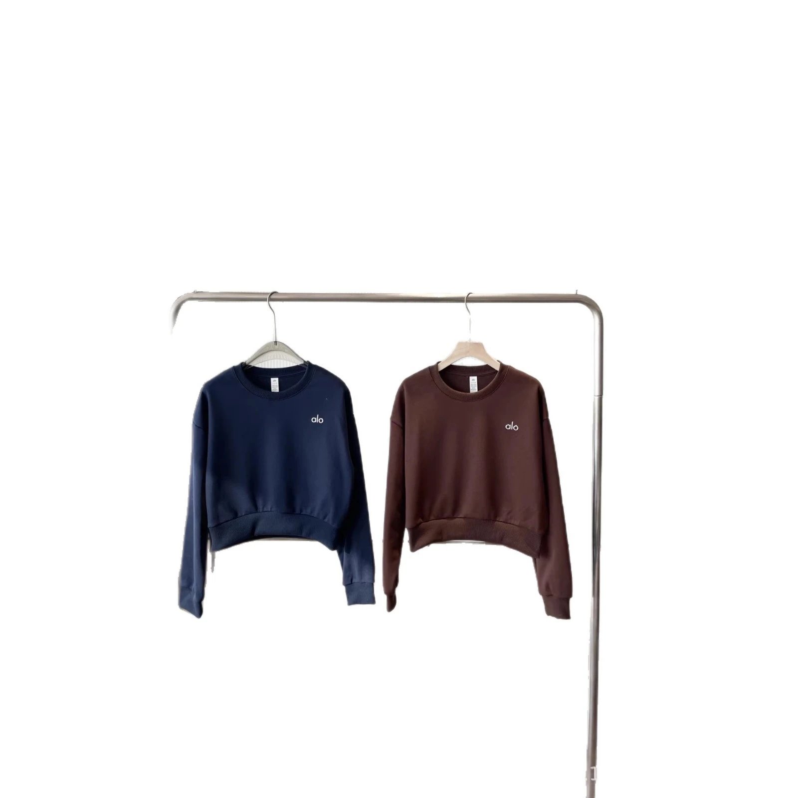 Alo Hoodies & Sweatshirts Cropped crewneck sweatshirt with embroidered chest logo image 5