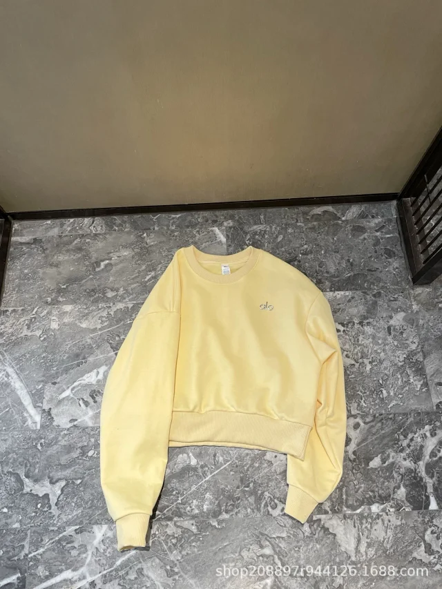 Alo Hoodies & Sweatshirts Cropped crewneck sweatshirt with embroidered chest logo product detail image 7