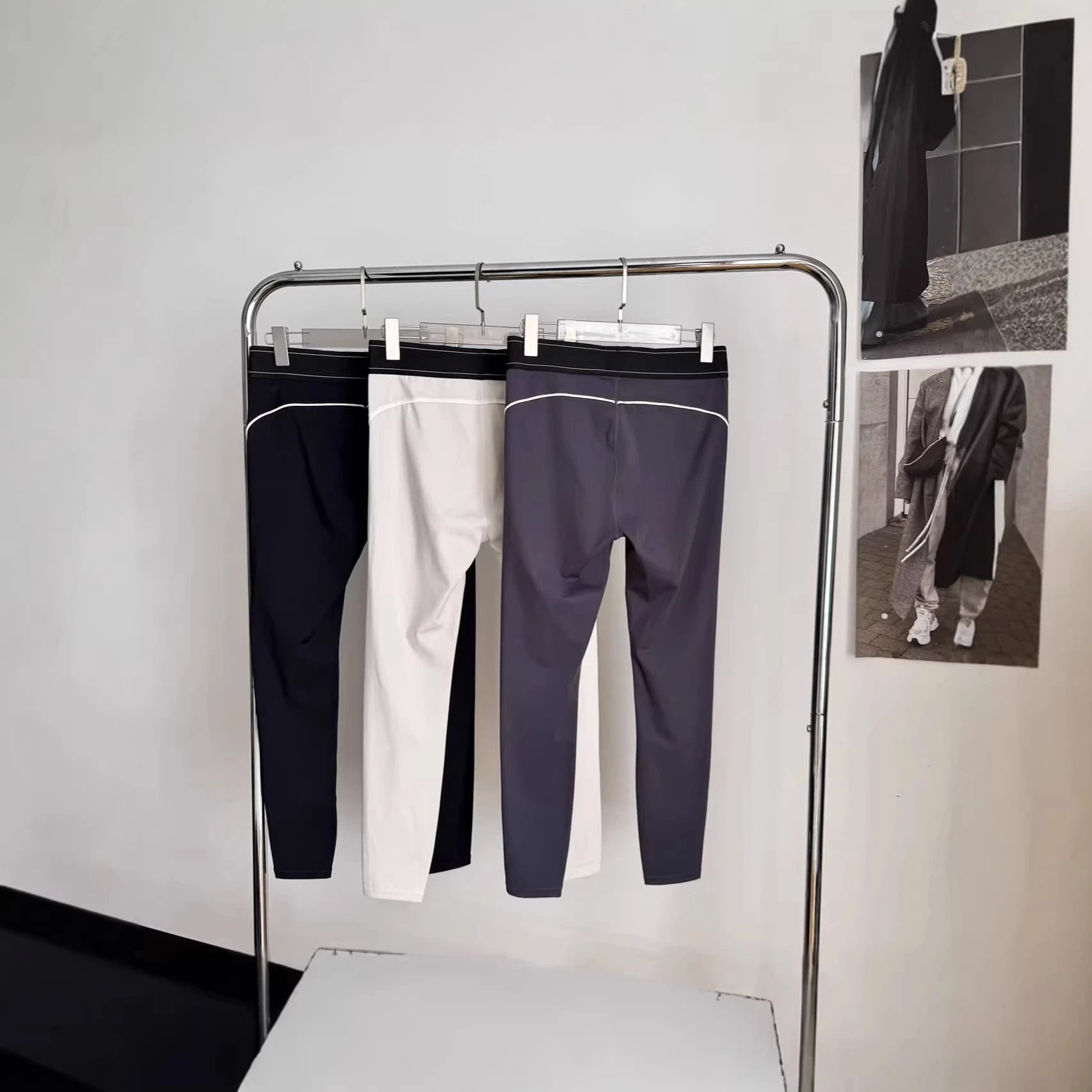 Design High-Waist Contrast-Trim Leggings in Black, White, and Charcoal - 1
