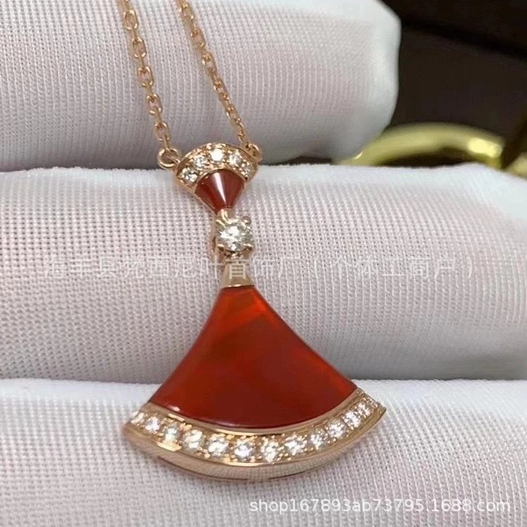 Design Fan-Shaped Ruby and Diamond Pendant Necklace in Gold Jewelry - 7