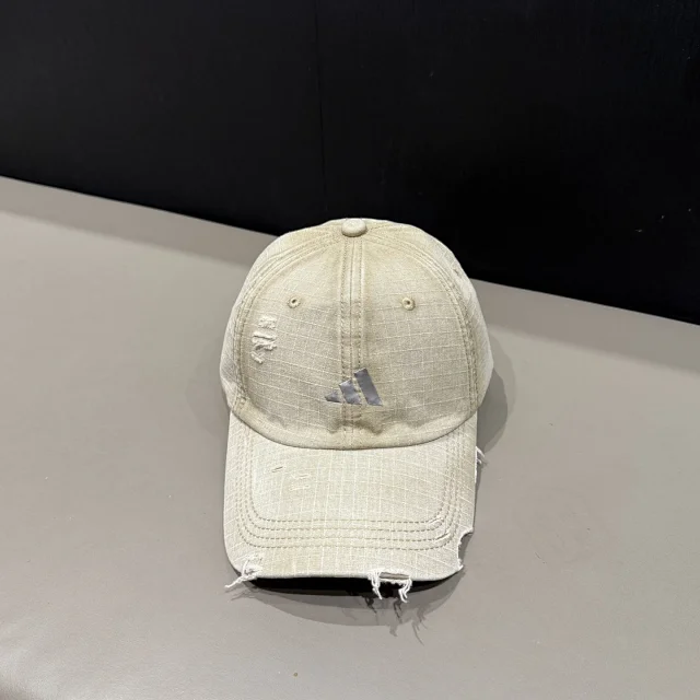Miu Hats Distressed Logo Baseball Cap product detail image 17
