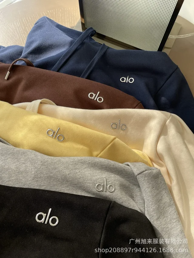 Alo Yoga Hoodies & Sweatshirts Pullover Hoodie with Kangaroo Pocket product detail image 10