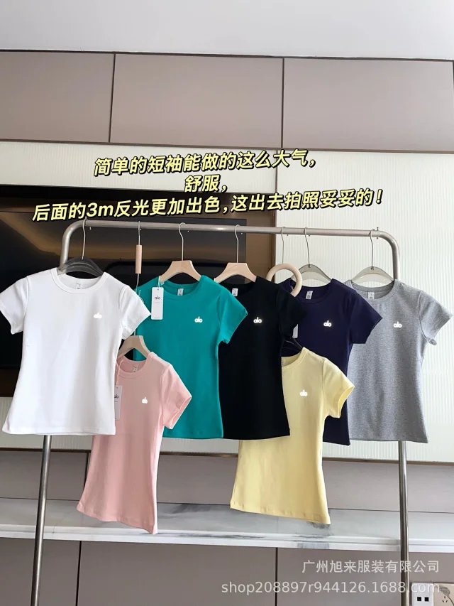 Alo Yoga T-Shirts Fitted Crewneck Short-Sleeve T-Shirt product detail image 3