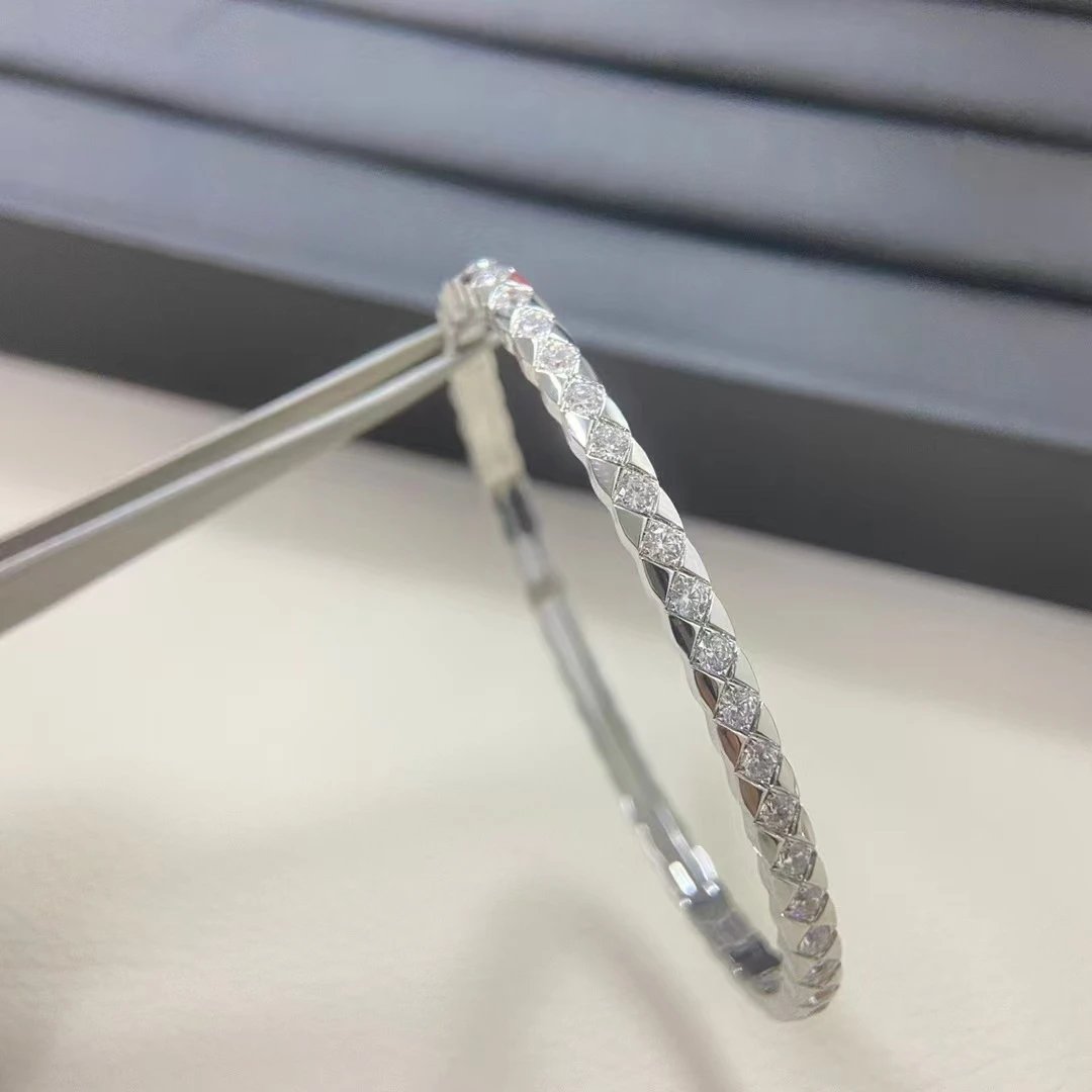 Design Diamond-Set Twisted Gold Bangle Bracelet Jewelry - 2