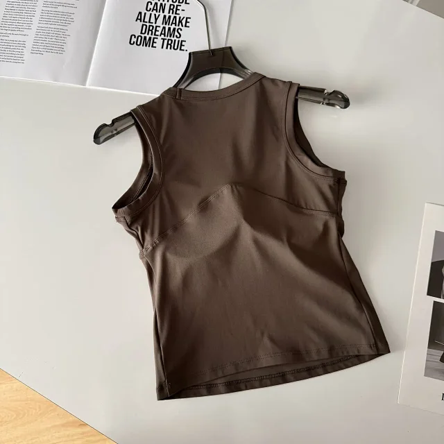 Alo Vests Sleeveless cropped athletic tank with built-in shelf bra product detail image 5