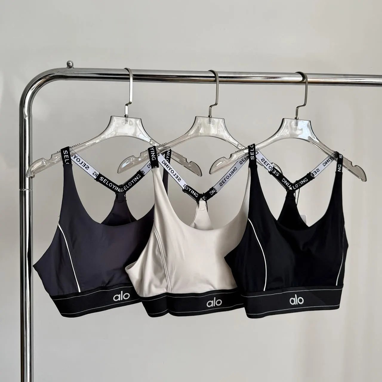 Alo Yoga Studio Seamless Sports Bra White Activewear - 3