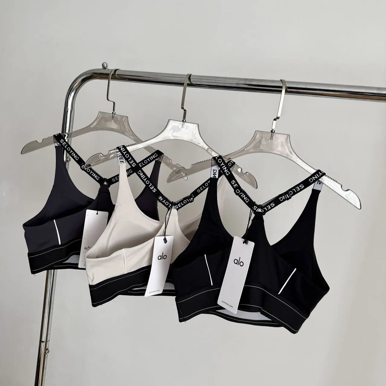 Alo Yoga Studio Seamless Sports Bra White Activewear - 4